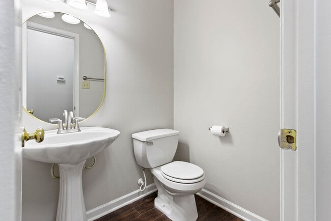 Building Photo - 122 Manor View Dr