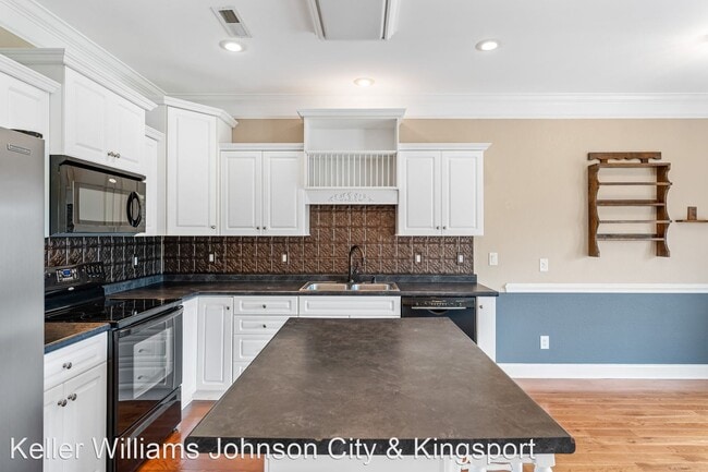 Building Photo - 3 br, 2.5 bath House - 200 Deck Lane # 1002