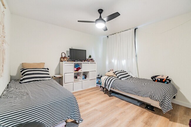 Building Photo - 1813 Chinaberry Dr