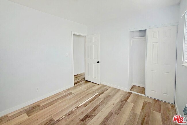 Building Photo - 877 W Wilson St