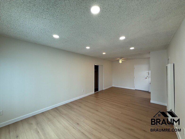 Building Photo - 5461 Kester Ave