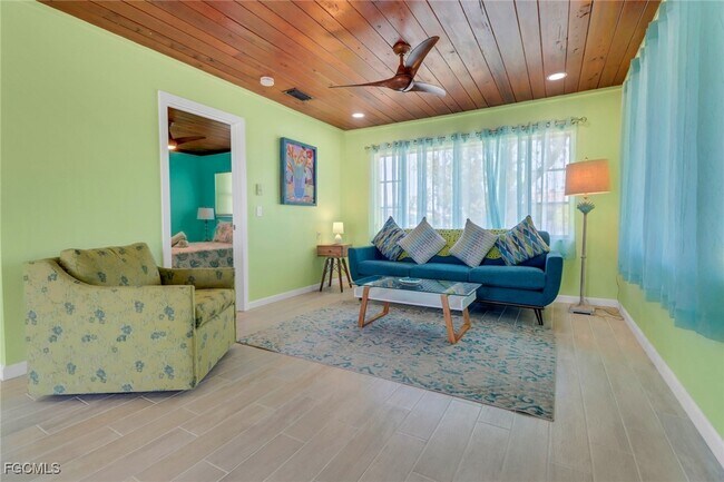 Building Photo - 2567 Cay Cove