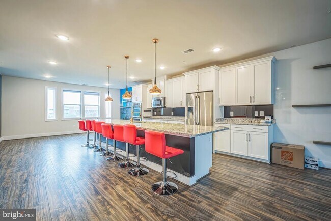 Building Photo - 44764 Tiverton Sq