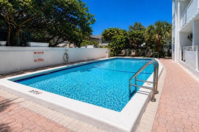 Building Photo - 2900 Banyan St