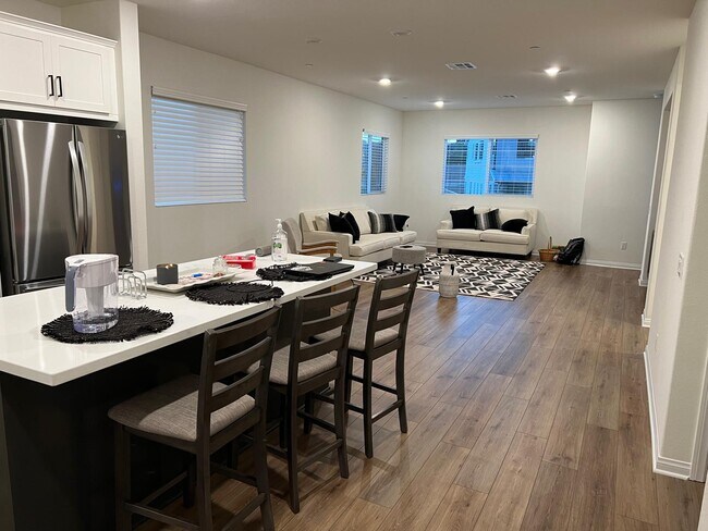 Building Photo - 27717 Stonehurst Ln