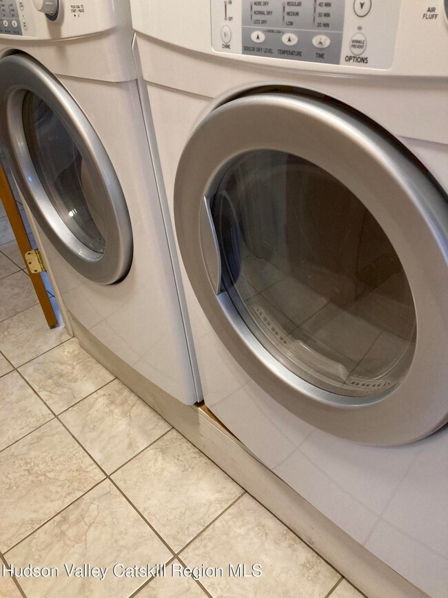 Building Photo - 42 Russell St