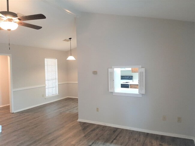 Building Photo - Adorable 2-Bedroom, 2-Bath Townhome Near A...
