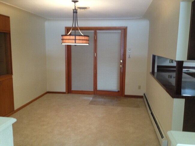 Building Photo - Beautiful 3BR/2BA home ! Great yard & garage