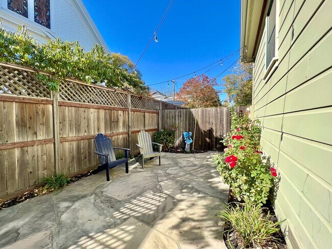 Building Photo - Two Bedroom Downtown Napa Gem