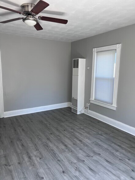 Building Photo - 496 Summer St
