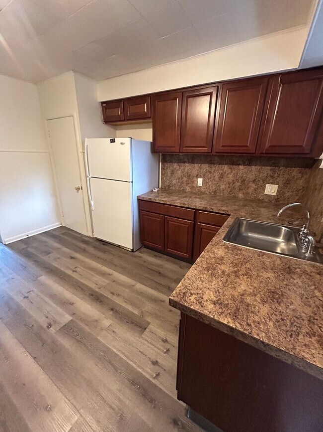 Building Photo - 3 Bedroom/ 1 Bathroom Home in Bethlehem!