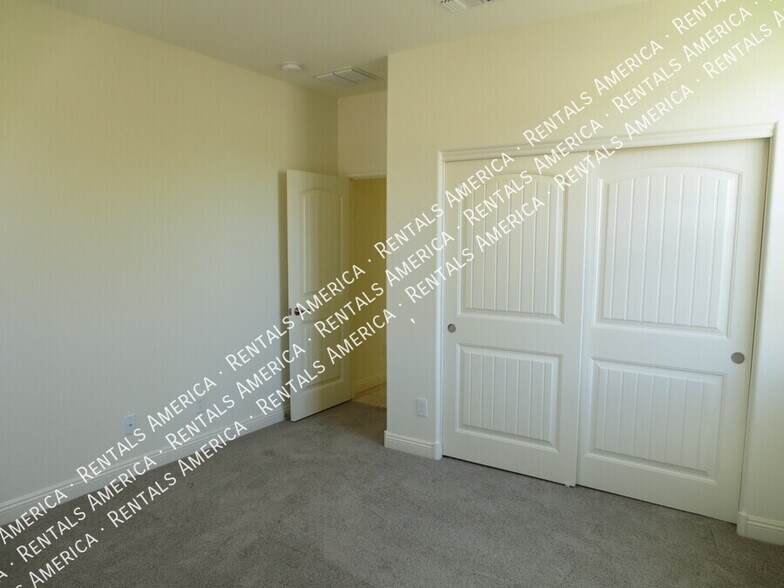 Building Photo - 20756 W Legend Trail