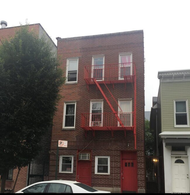 Building Photo - 3553 Holland Ave