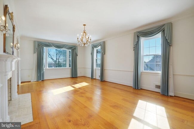 Building Photo - 513 Cathedral Dr