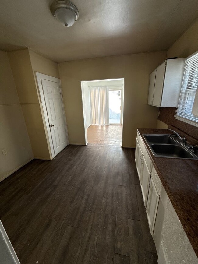 Building Photo - 2 bed 1 bath