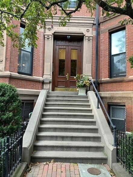 Building Photo - 123 Marlborough St
