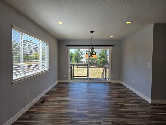 Building Photo - 780 W Cotati Ave