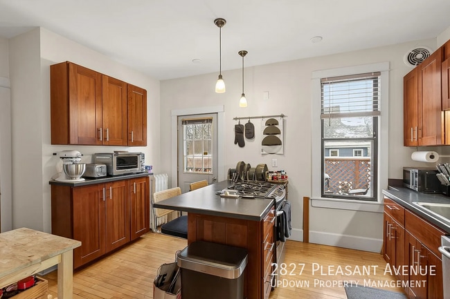 Building Photo - 2827 Pleasant Ave