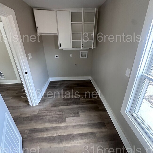 Building Photo - 420 S Osage St