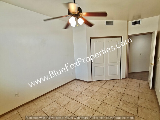 Building Photo - 5541 N Silver Stream Way