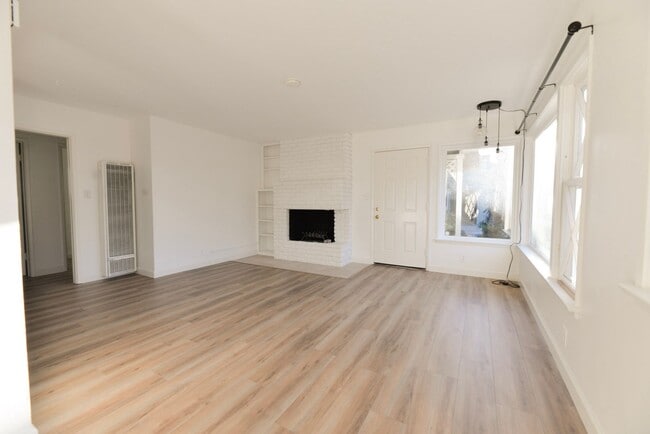 Building Photo - 810 Buena Vista