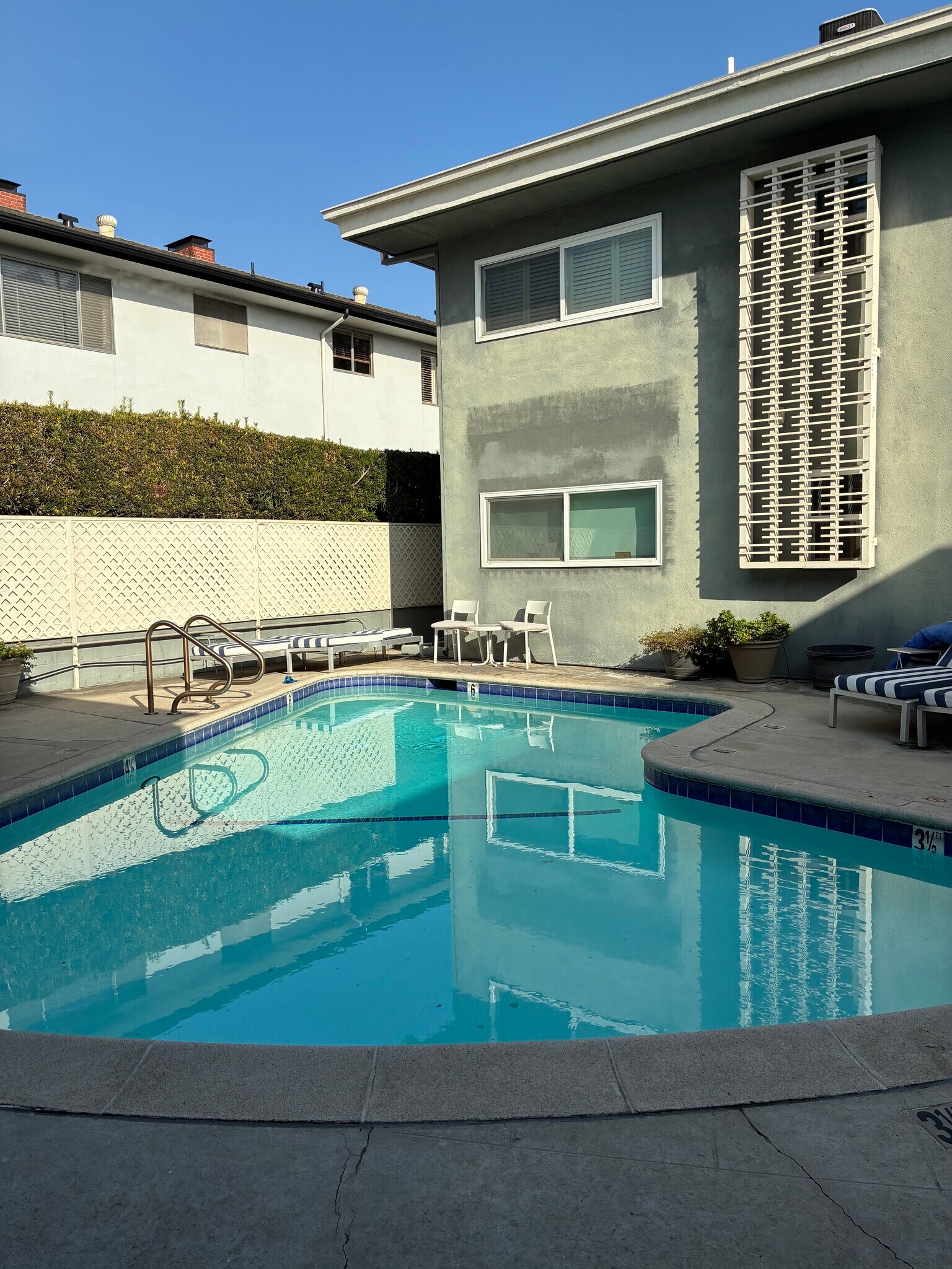 Common Pool Area w/Barbeque - 1520 Spruce St