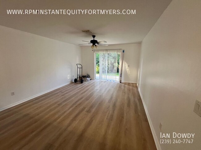 Building Photo - Beautifully Updated 3-Bedroom Duplex for R...