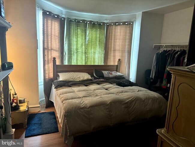 Building Photo - 5707 Lansdowne Ave