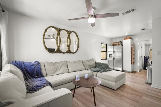 Building Photo - 3506 Claridge Rd E