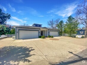 Building Photo - 541 Bluff Dr