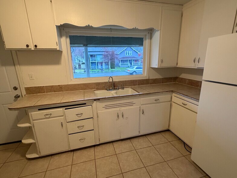 Building Photo - 508 Emerson Ave