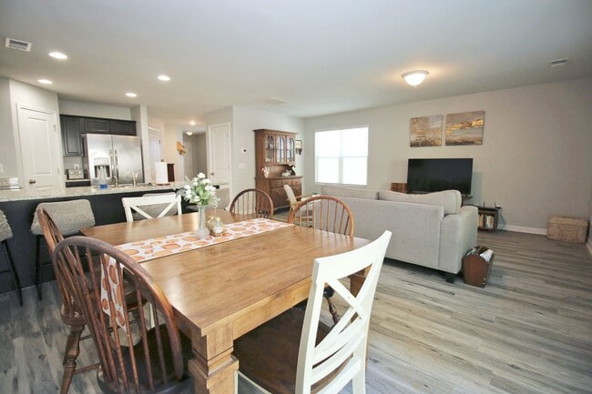 Building Photo - Craftsman Style 3BR 2.5BA for rent!