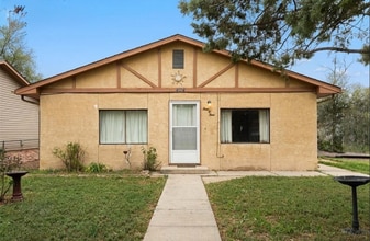 Building Photo - 404 N Walnut St