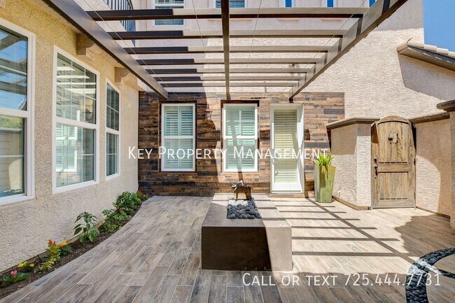 Building Photo - 4 BEDROOM 4.5 BATH MOUNTAINS EDGE REMODELE...