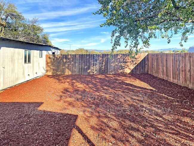Building Photo - 360 Mesa Rd