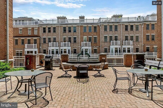 courtyard features gas fire pit, ample seating, and grills for your use - 23 Pierside Dr