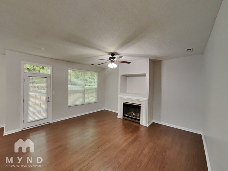 Building Photo - 6027 Briggs Dr