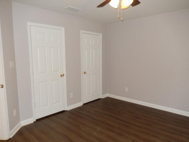 Building Photo - 3100 Dian Rd