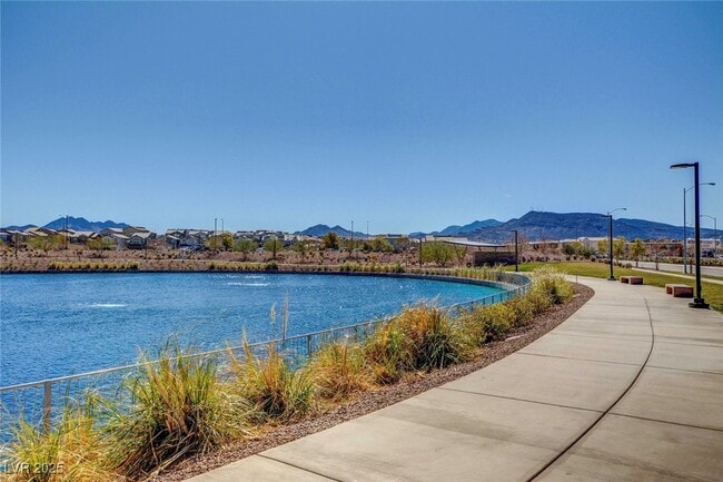 Building Photo - 360 Summer Sparrow Ave