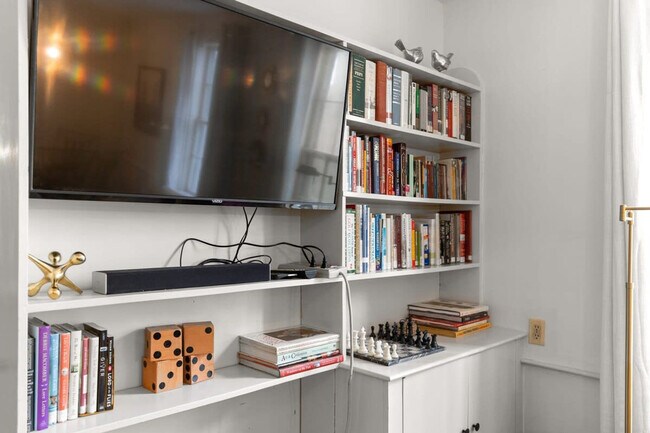 Building Photo - 38 Exeter Rd