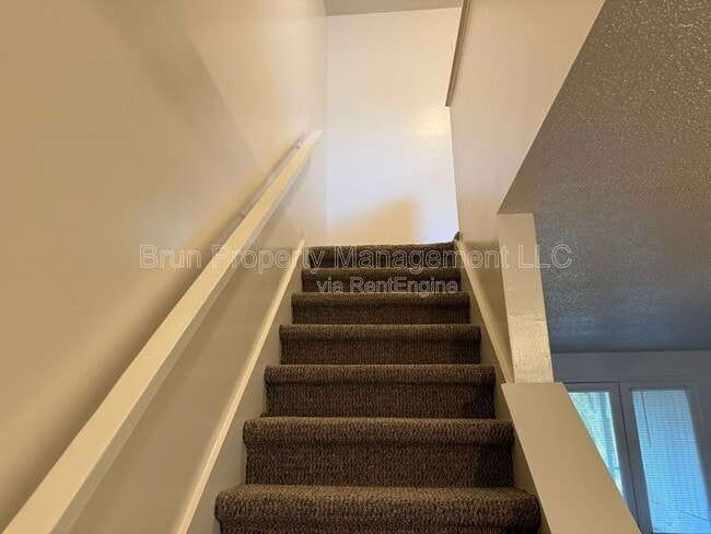 Building Photo - 10417 Victoria Dr