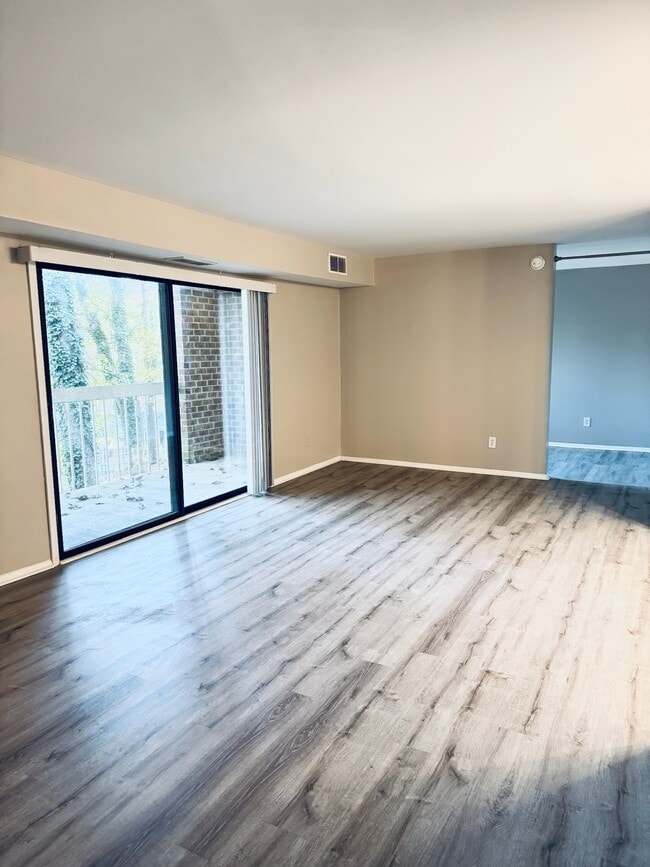 Building Photo - 1208 Schaub Dr