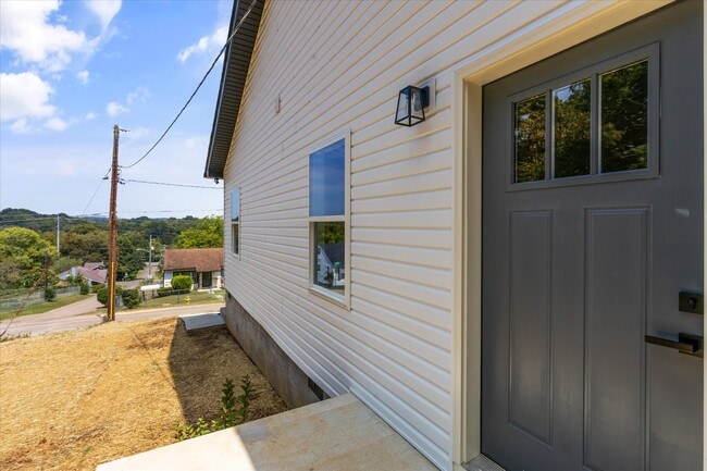 Building Photo - 3900 Lilac Ave