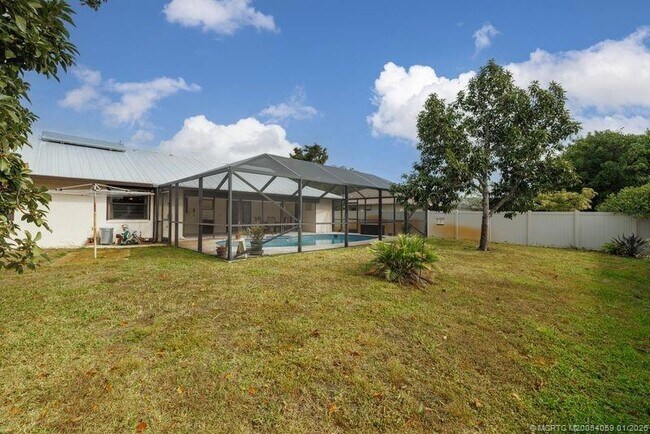 Building Photo - 160 SE Duxbury Ave