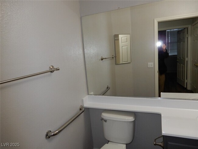 Building Photo - 75 N Valle Verde Dr