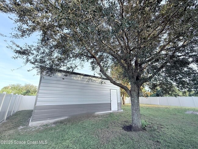 Building Photo - 2473 Largo Ave