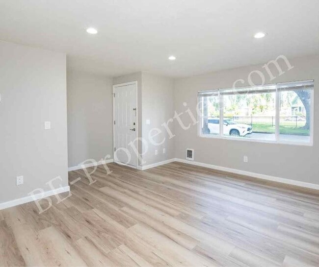 Building Photo - Central Tacoma Rambler