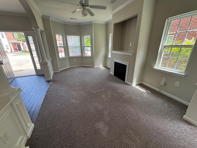 Building Photo - Beautiful and Spacious 2 Bedroom 2.5 Bath ...
