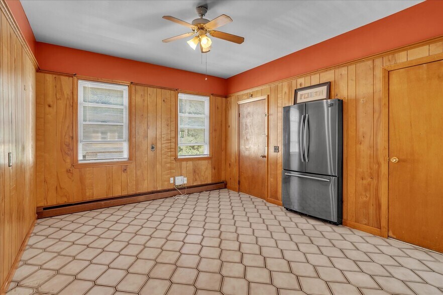 Dining Area - 1 Metcalf Ave