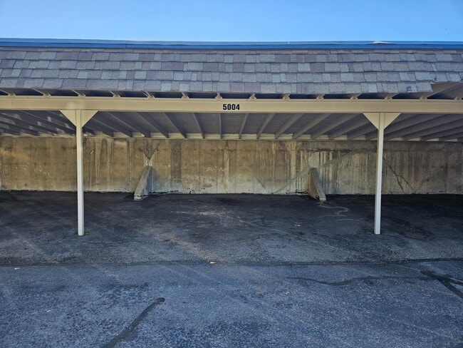 Building Photo - 5060 E Hinsdale Pl